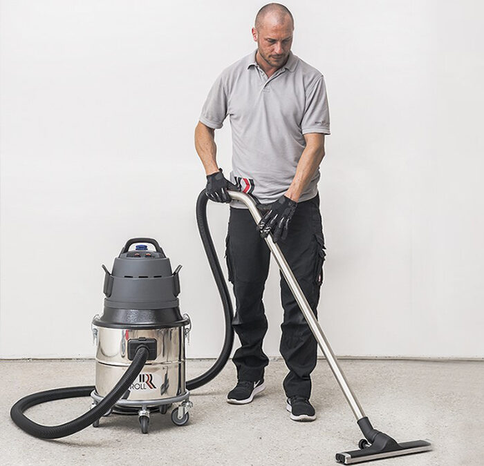 Aspirare cu aspirator industrial a suprafețelor