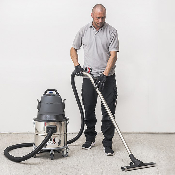 Aspirare cu aspirator industrial a suprafețelor