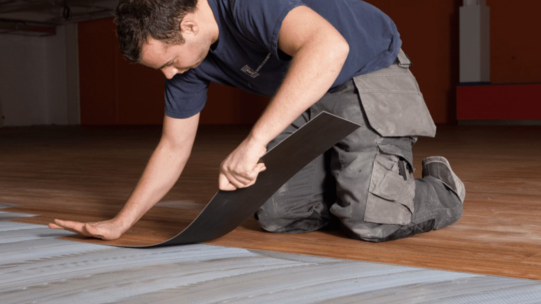 Montaj-LVT-prin-lipire-Dry-Back-cu-adeziv-F44,-F-(1).Ball