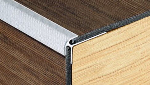 Imagine-montaj-profil-nas-treapta-Romus---LVT-crop